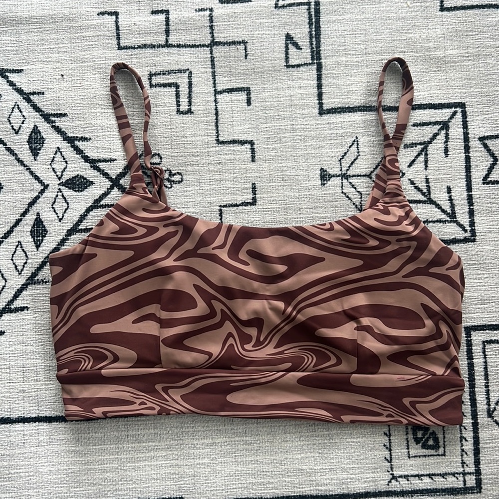 Balance athletica / vitality flare sports bra in desert 2xl